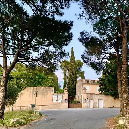 L'Alpille: St-Rémy Vacation Home with Private Parking Saint-Remy-de-Provence Exterior photo